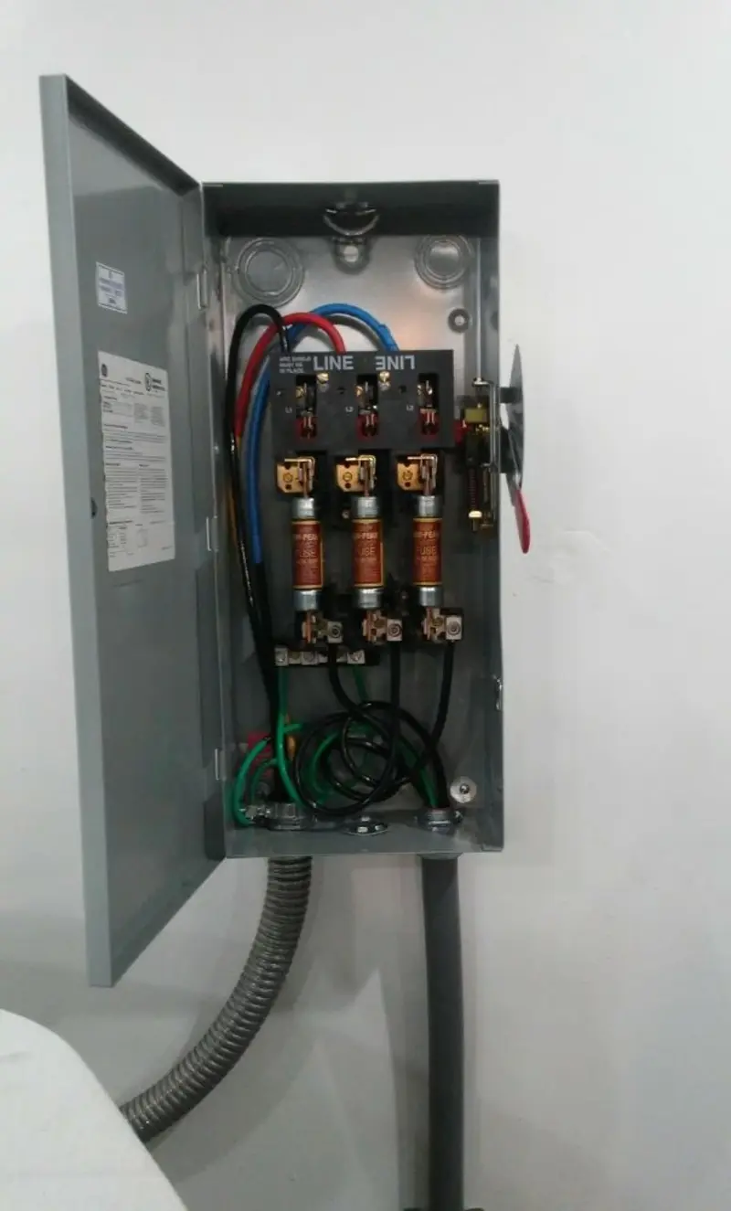 Three-phase disconnect switch installed for Smoke Detector Installation in Duncanville